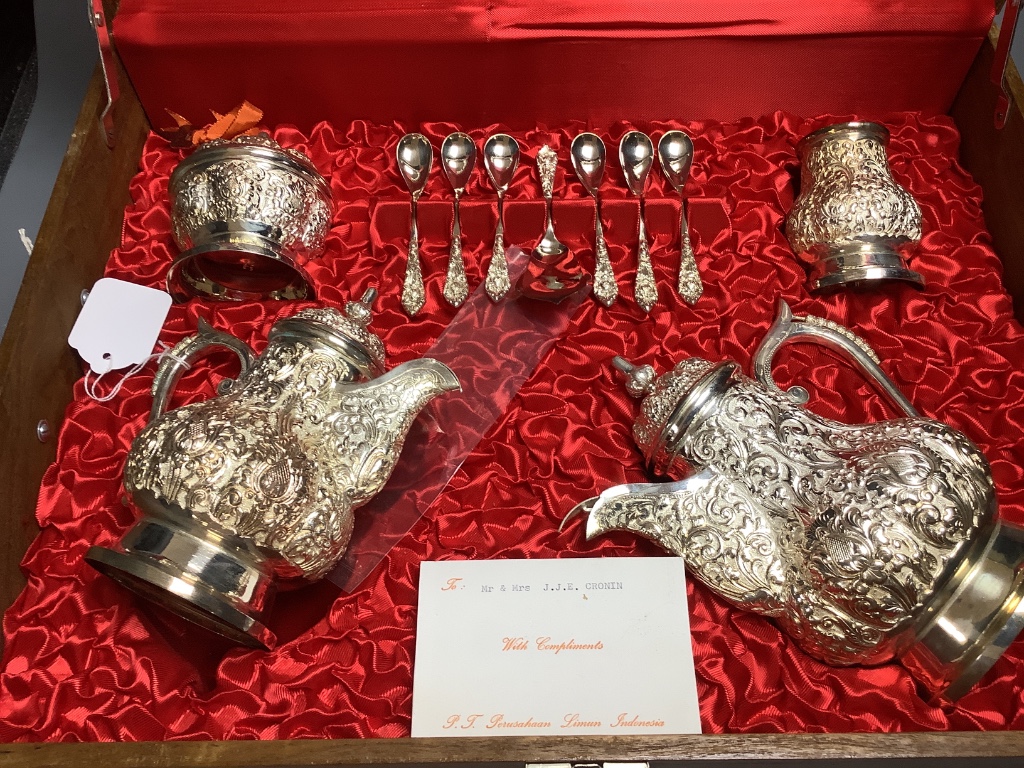 An Indonesian white metal (stamped 800) tea service (cased)